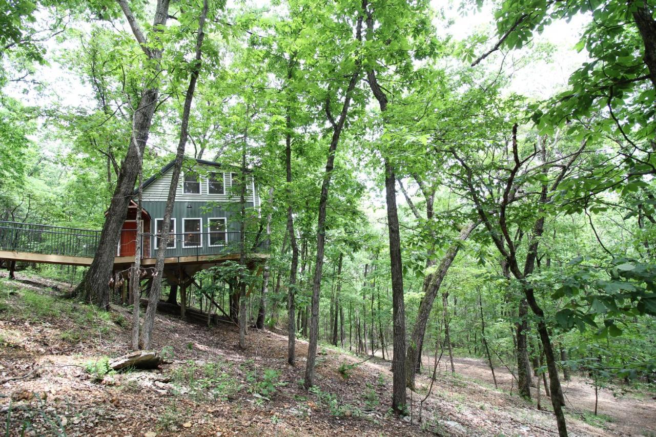 Secluded Treehouse In The Woods - Tree Hugger Hideaway Villa Branson Exterior foto